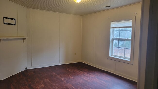 Building Photo - 208 N Hospital St