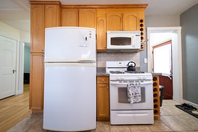 Building Photo - 6057 Clinton Ave