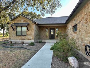 Building Photo - 405 Woodlawn Dr