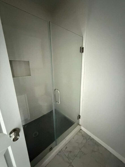 Building Photo - 5808 Northwestern Ave