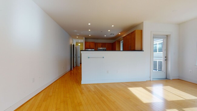 Building Photo - Friendship Heights Modern One Bedroom Off ...