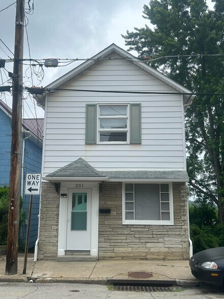 Building Photo - 201 Hickory St