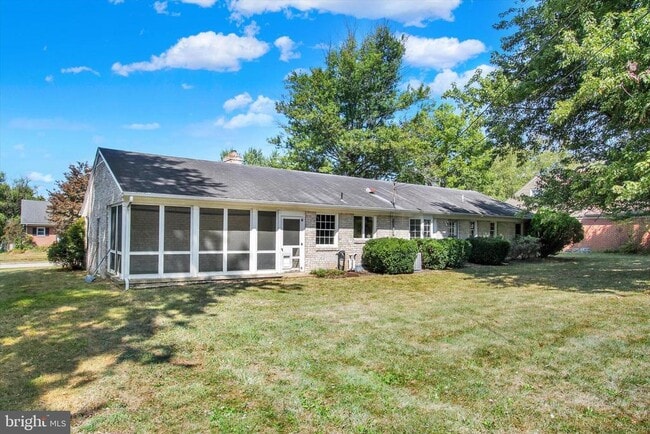 Building Photo - 974 Fairview Ave