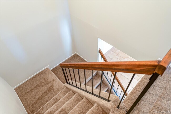 Building Photo - 213 Storm Dr