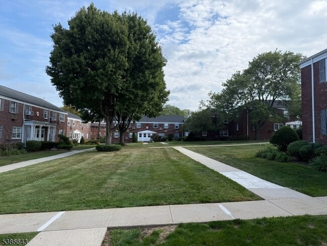 Building Photo - 13 W Roselle Ave