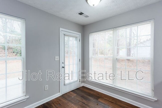 Building Photo - 218 Matthew Ln