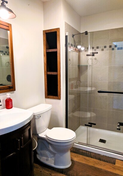 Upstairs master bath - 2114 Laforest Ave
