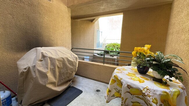 Building Photo - Fully Furnished 2 bd in Carlsbad with AC/Ocean View