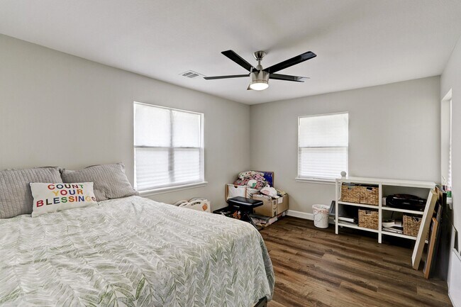 Building Photo - 5146 Stuyvesant Ln