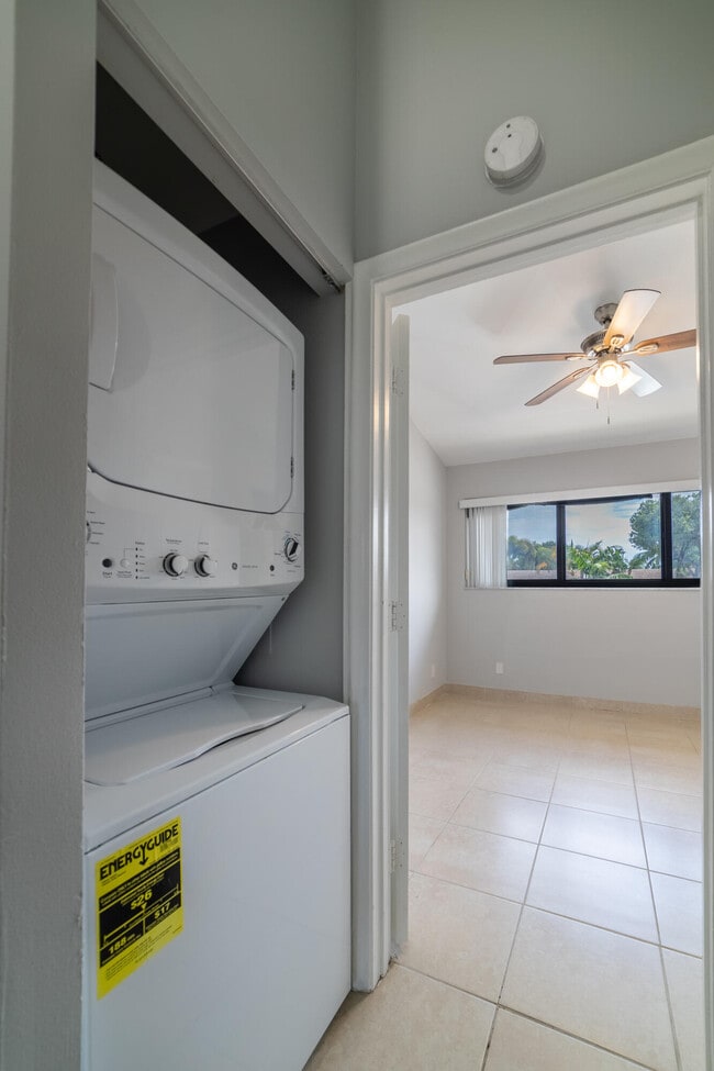 Building Photo - 2720 S Oakland Forest Dr