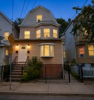 Building Photo - 734 S 15th St