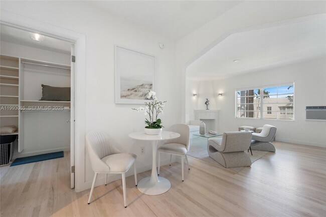 Building Photo - 750 Española Wy