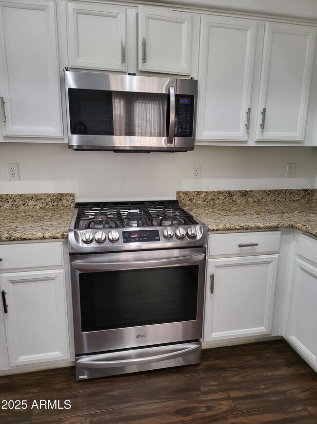 Building Photo - 4909 W Behrend Dr