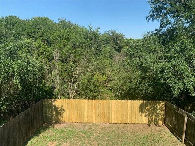 Building Photo - 2402 Allred Dr