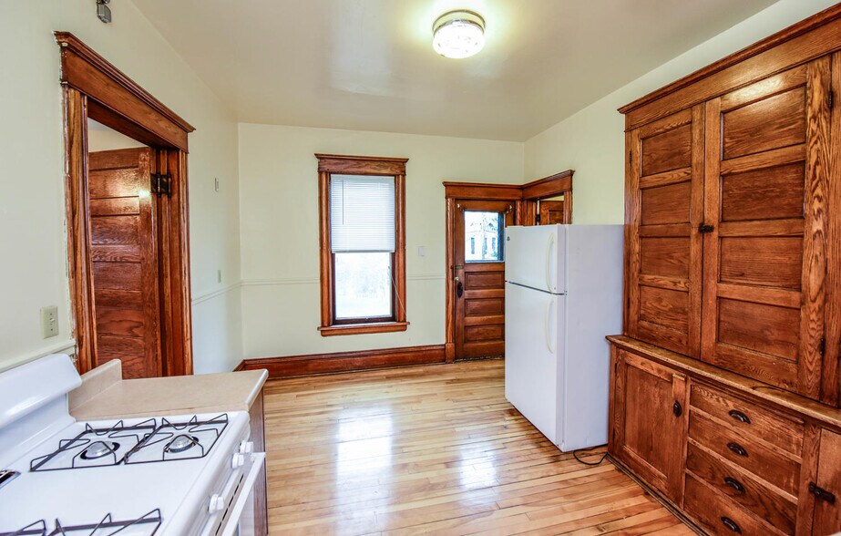 Building Photo - 802 5th Street Northeast