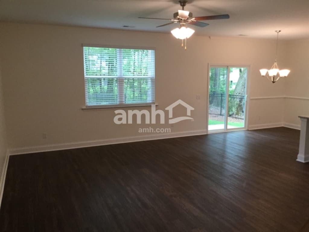 Building Photo - 218 Swan Dr