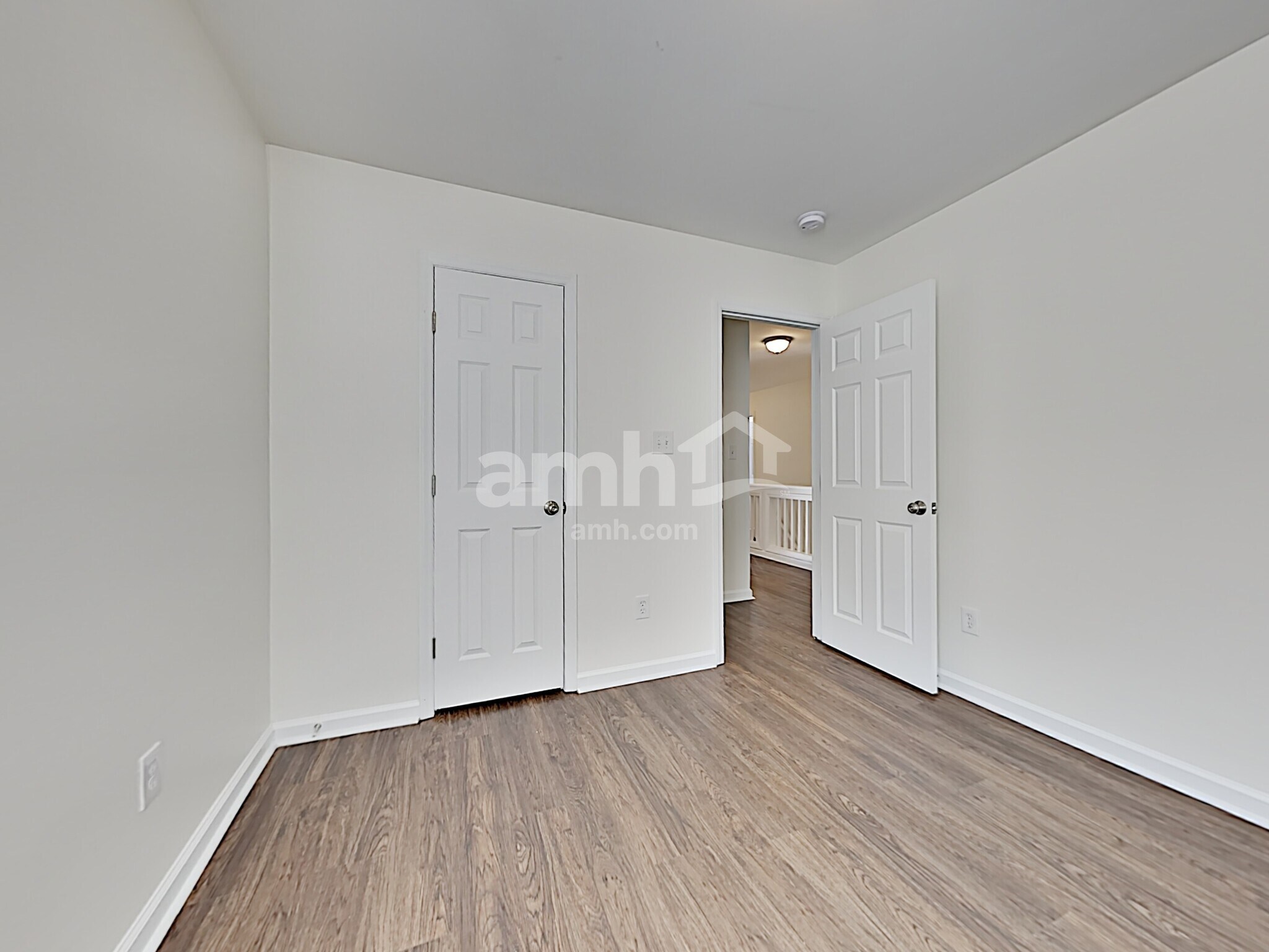 Building Photo - 8008 Willowglen Dr