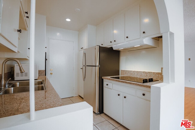 Building Photo - 960 Larrabee St