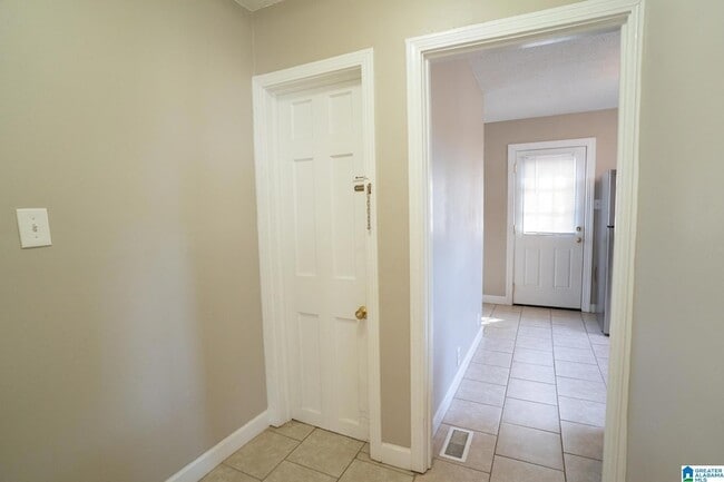 Building Photo - 9 Edgehill Rd