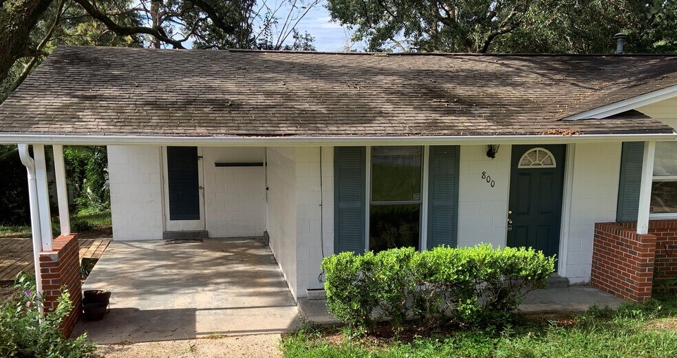 Building Photo - 800 Blue Springs Dr