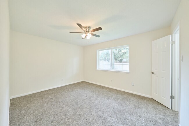 Building Photo - 15854 Knolls Lodge Dr