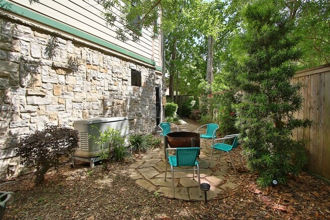 Building Photo - 1335 Fairview St
