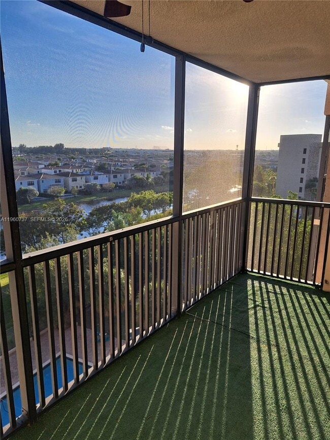 Building Photo - 900 NE 195th St