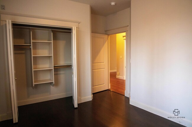 Building Photo - 20375 NE Lakeside Dr