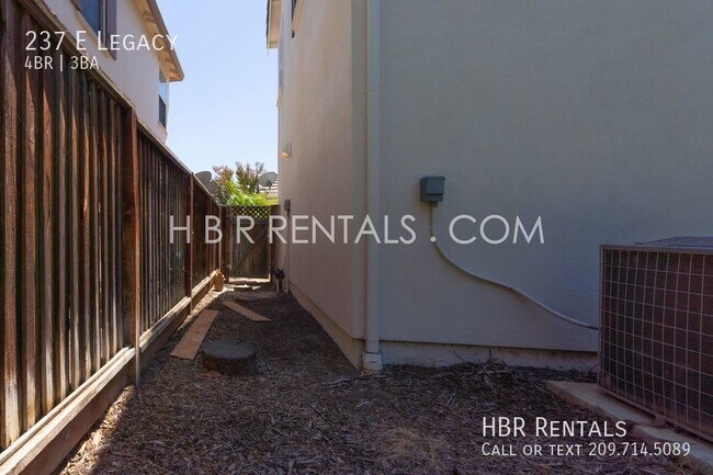 Building Photo - WICKLUND Village 4 Bedroom Home - Gated Dr...