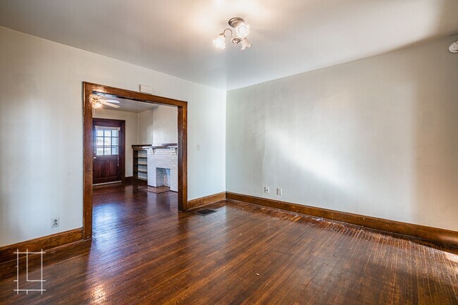 Building Photo - 1448 Summit St
