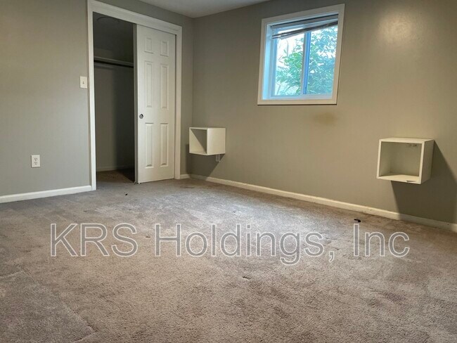 Building Photo - 1515 Cronin Dr