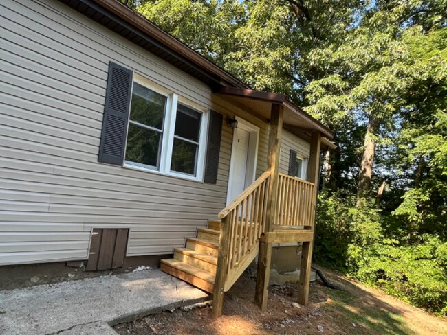 Building Photo - 1624 Golf Club Ln