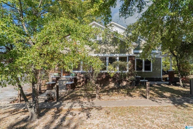 Building Photo - 3716 6th Ave S