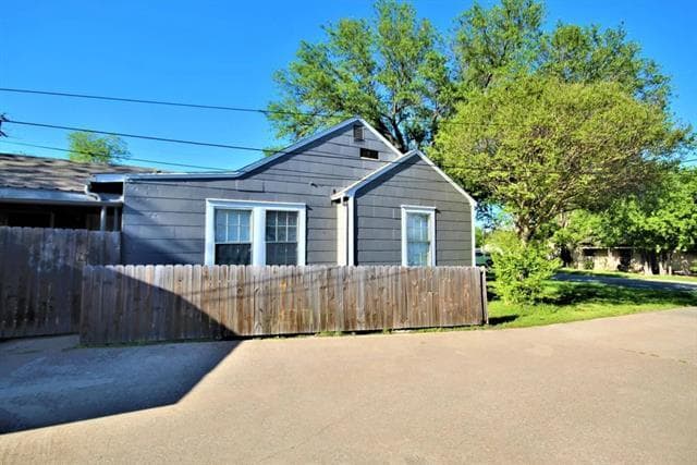 Building Photo - 4504 Stonewall St