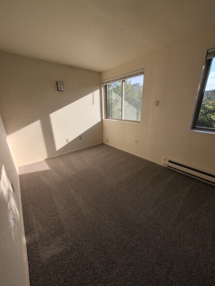 Large bedrooms with heating - Cedar Apartments