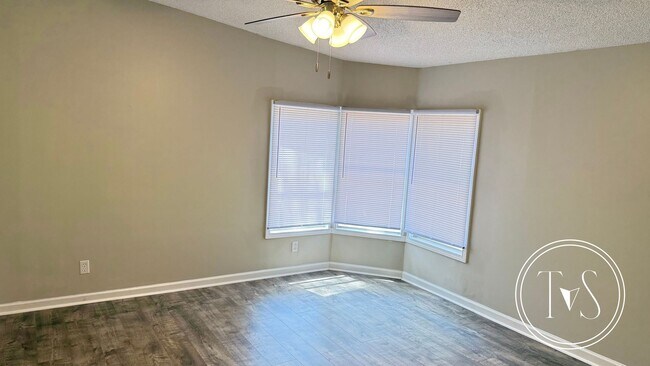 Building Photo - SPRING MOVE-IN SPECIAL: $500 OFF 1ST MONTH...