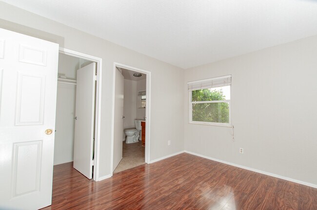 Building Photo - 1835 Carmona Ave