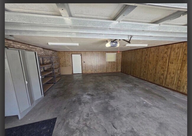 Building Photo - 318 Powell Dr