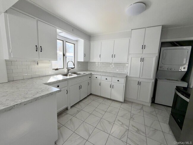 Building Photo - 375 NY-292