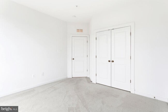 Building Photo - 614 Glenn Lk Dr