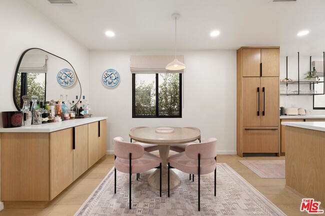 Building Photo - 9004 Dicks St