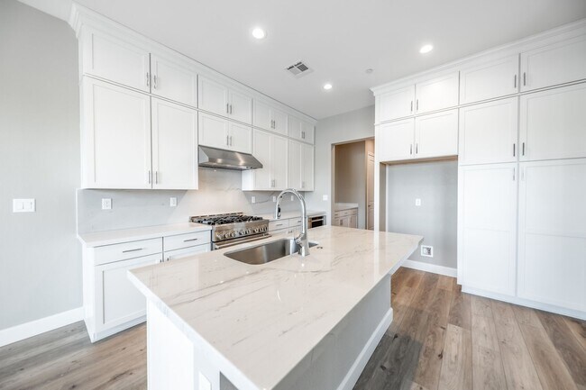 Building Photo - Immaculate New Build Just Steps from Laker...