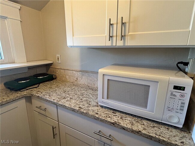 Building Photo - 2135 Renrock Rd