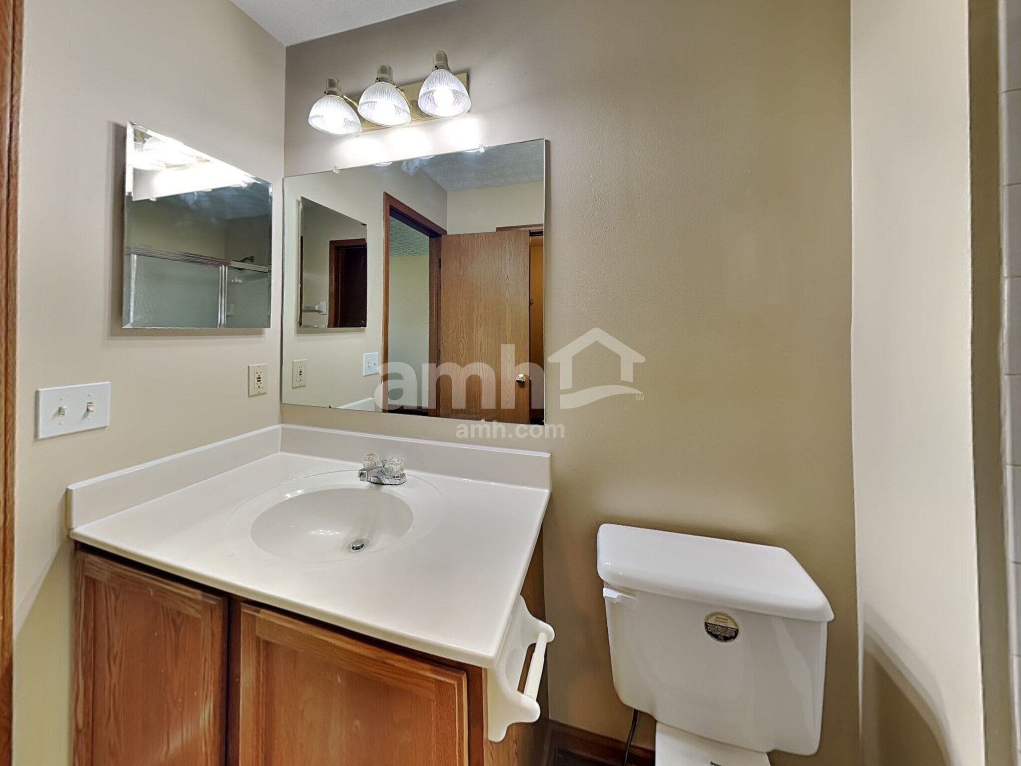 Building Photo - 1960 Queens Meadow Ln