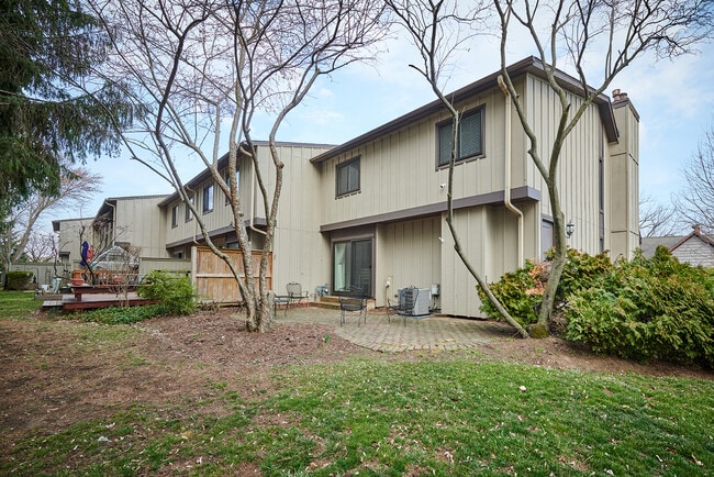 Building Photo - 1066 Florimond Dr