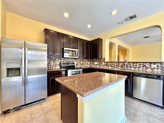 Building Photo - 505 Willow Walk Dr