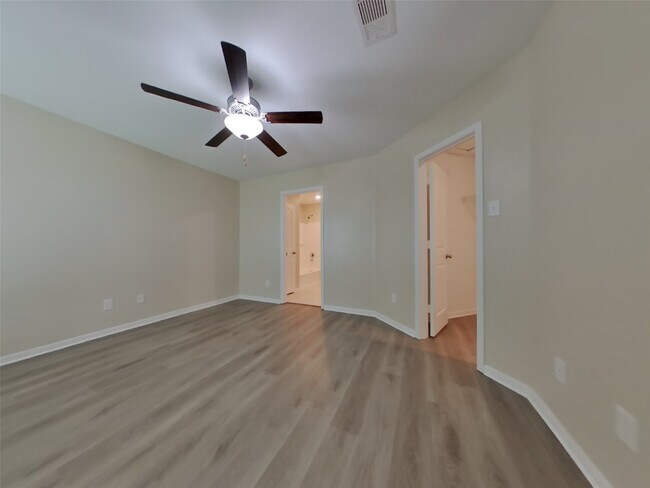 Building Photo - 524 Red Dusk Paint Dr