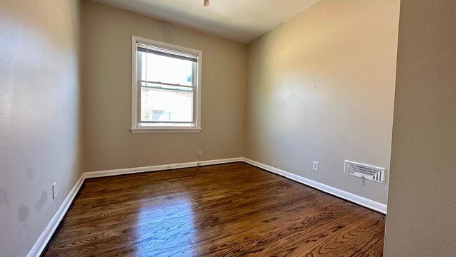 Building Photo - 84th Street  3531-3533