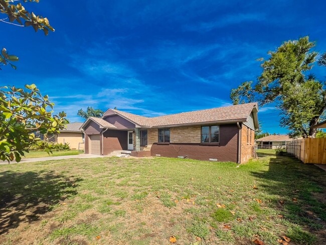 Building Photo - This Perfect Home Awaits!