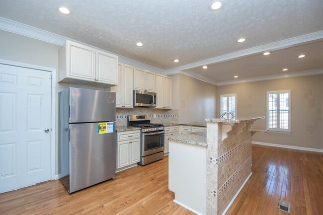 Building Photo - 116 Sagamore Ln